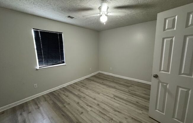 2 beds, 1 bath, $1,300