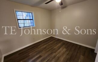 2 beds, 1 bath, $795, Unit 2571 Green Oaks B