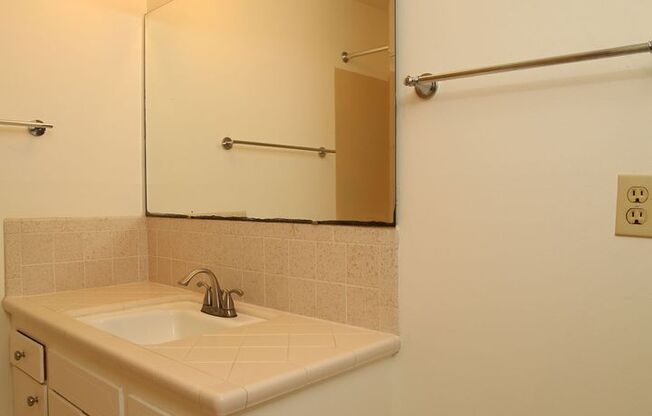 2 beds, 1 bath, 825 sqft, $2,095, Unit 5