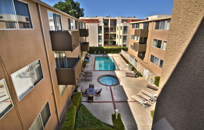 Luxurious 1+bdr, 1bath condo in prime Sherman Oaks, South of Blvd