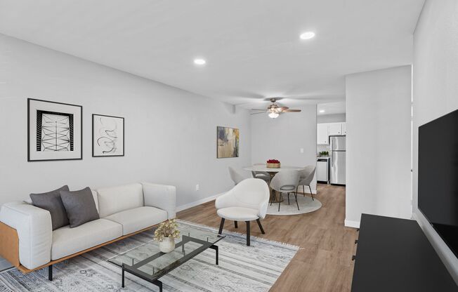 2 beds, 1 bath, 760 sqft, $2,699, Unit 40-213
