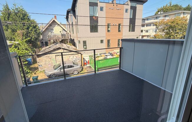 2-Bedroom Townhome Living in Seattle - Won't Last!!!