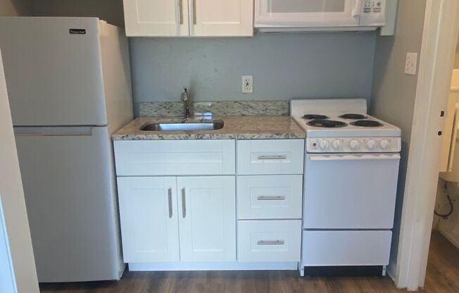 Studio, 1 bath, 500 sqft, $895, Unit 246
