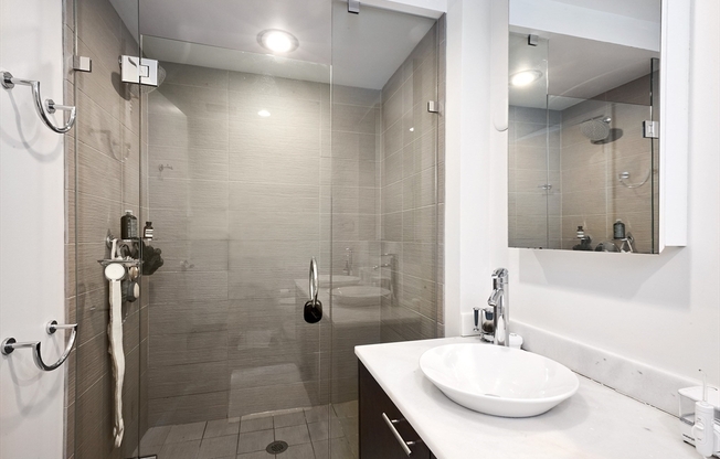 1 bed, 1.5 baths, 1,035 sqft, $5,500, Unit 22H
