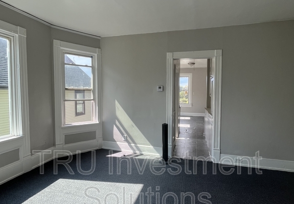 2441 N 6 ST