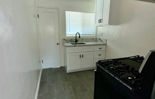 Studio, 1 bath, 350 sqft, $1,995, Unit 8