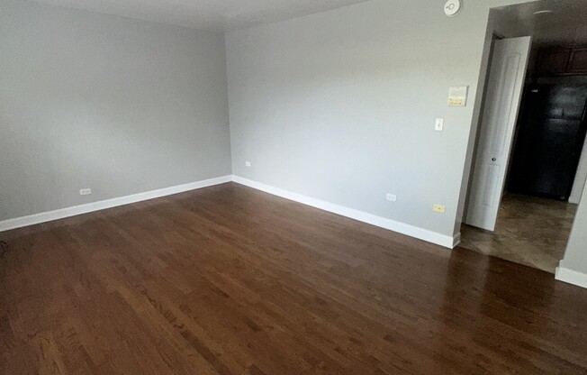 7632 N Milwaukee Ave 3B