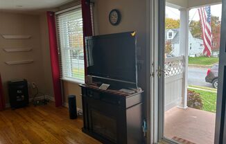 3 beds, 1 bath, $2,000