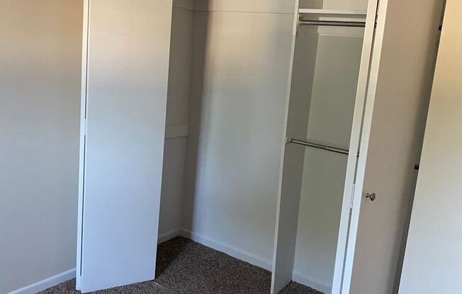 2 beds, 1 bath, $1,625, Unit C04