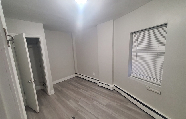 5 beds, 1 bath, 1,300 sqft, $4,000, Unit 2