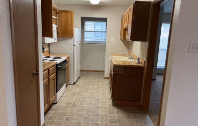 3 beds, 2 baths, $1,225