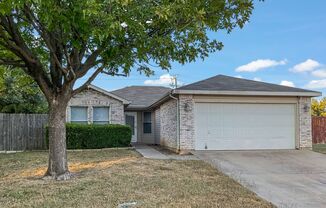 Cozy & Convenient: 3 Bed 2 Bath Home In Arlington (Mansfield ISD)