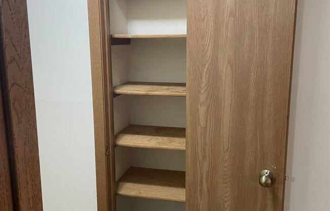 3 beds, 1 bath, 1,040 sqft, $1,695, Unit 3172-204