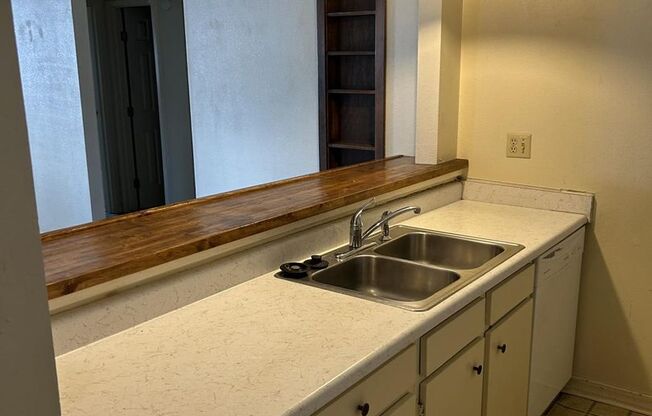 2 Bedroom 1 Bath Condo with Sun Room!