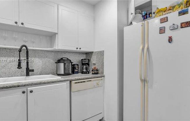 2 beds, 2 baths, $3,500, Unit # 1911
