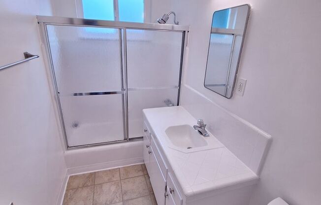 2 beds, 1 bath, $2,950