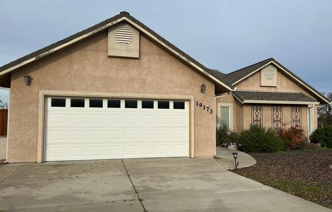 Comfortable 3-Bedroom Home in Gated Cottonwood Community