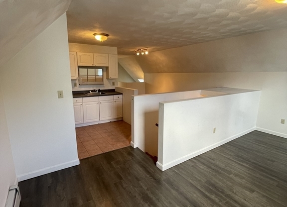 1 bed, 1 bath, 700 sqft, $1,700, Unit 3