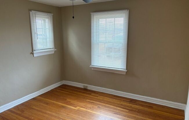 2 beds, 1 bath, $1,100