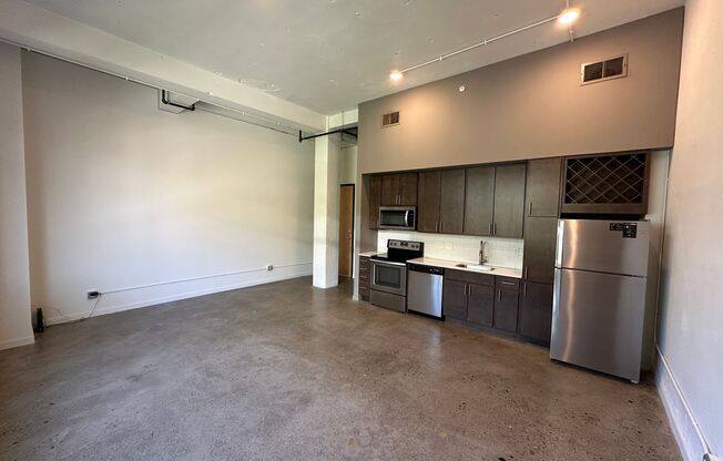 1 bed, 1 bath, 754 sqft, $1,425, Unit 302
