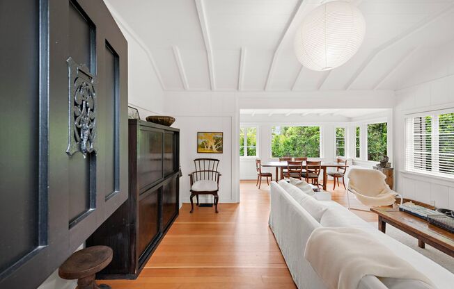 Classic Modern Cottage in Laguna Village