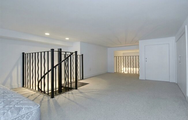 372 5 AVE