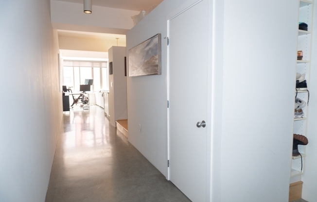 1 bed, 1 bath, 829 sqft, $4,300, Unit 210