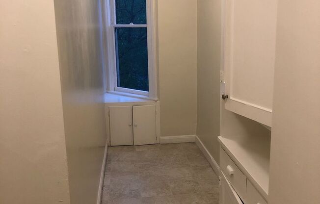 1 bed, 1 bath, $2,500