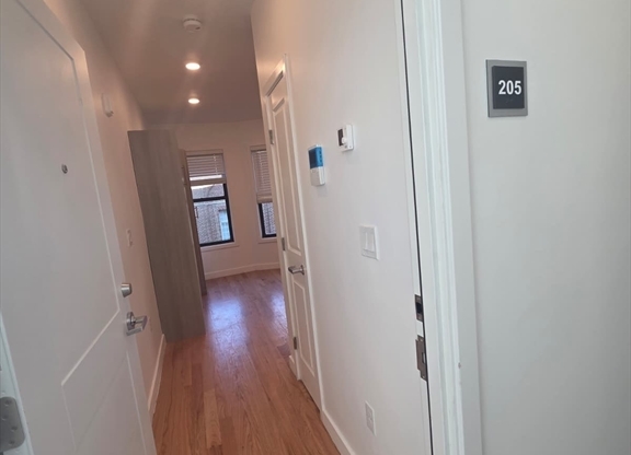 Studio, 1 bath, $1,595, Unit 205
