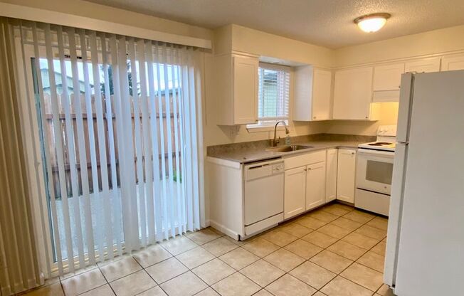 2 beds, 1 bath, 900 sqft, $1,950, Unit 1720-A1