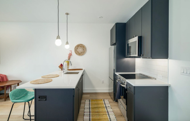 2 beds, 1 bath, 650 sqft, $1,699, Unit Unit 305