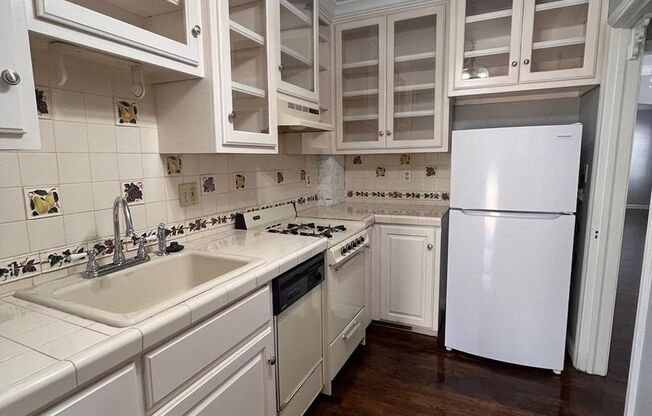 1 bed, 1 bath, 775 sqft, $1,000, Unit 1411-1