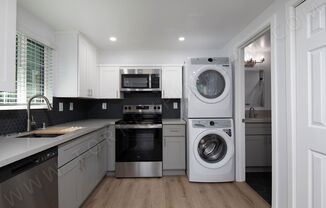 OPEN HOUSE: 11/8 11AM-12PM ~ Studio with W/D, Parking, and 2 WEEKS FREE!!!