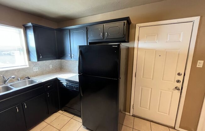 2 beds, 1 bath, 1,074 sqft, $895, Unit A