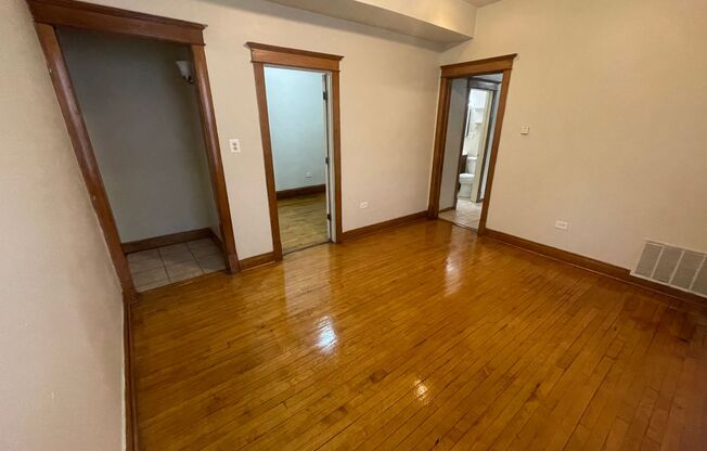 2 beds, 1 bath, $1,600, Unit 1650 # 2R