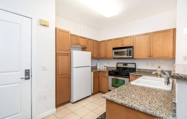 1 bed, 1 bath, 735 sqft, $2,400, Unit 120