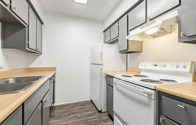 1 bed, 1 bath, 680 sqft, $1,095, Unit 220