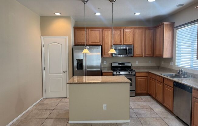 3 beds, 3 baths, $1,995