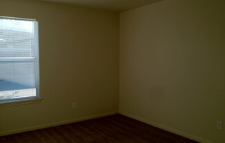 Duplex *LEASING SPECIAL AVAILABLE*