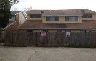 Beautiful Clean 3 bedroom, 2 Full Baths townhouse