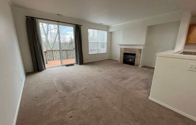 Beautiful Townhome With A/C and Mt. Hood View!