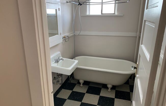 1 bed, 1 bath, 550 sqft, $1,265, Unit 23