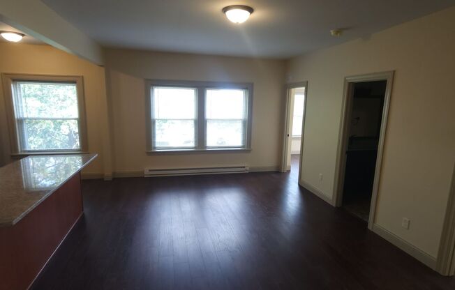 2 beds, 2 baths, 850 sqft, $1,595