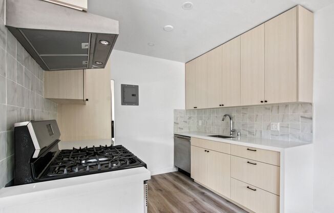 300 California Ave, North of Wilshire, Santa Monica