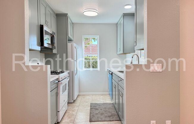 Mira Mesa, 10750 Aderman Ave #73, Remodeled, Quartz Counters, AC, Gas Log Fireplace.