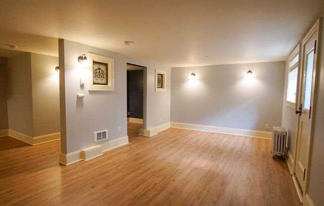 NW Fantastic 1 Bdr + Flex Space - Close to Everything!
