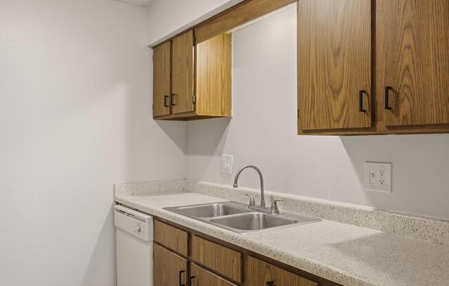 2 beds, 1 bath, 819 sqft, $1,200