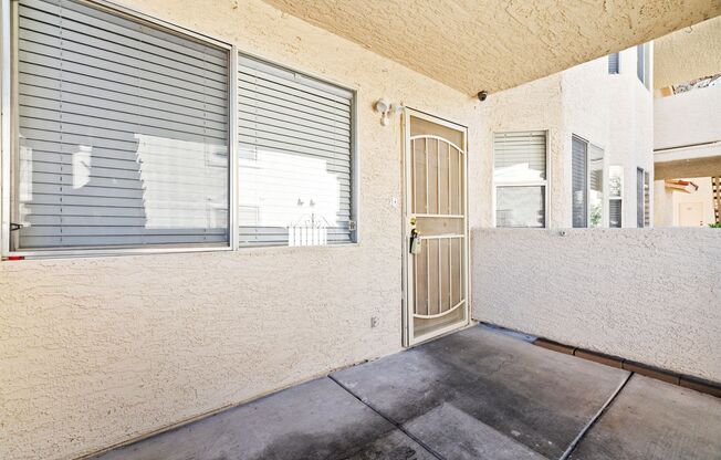Open & Bright: End Unit with Ideal Layout