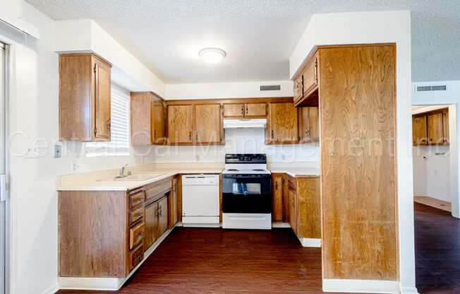 2 beds, 1 bath, 800 sqft, $1,395, Unit 4