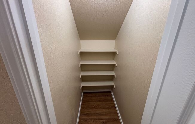 3 beds, 2.5 baths, $1,045, Unit 10718 Mathom Lndg Unit 2